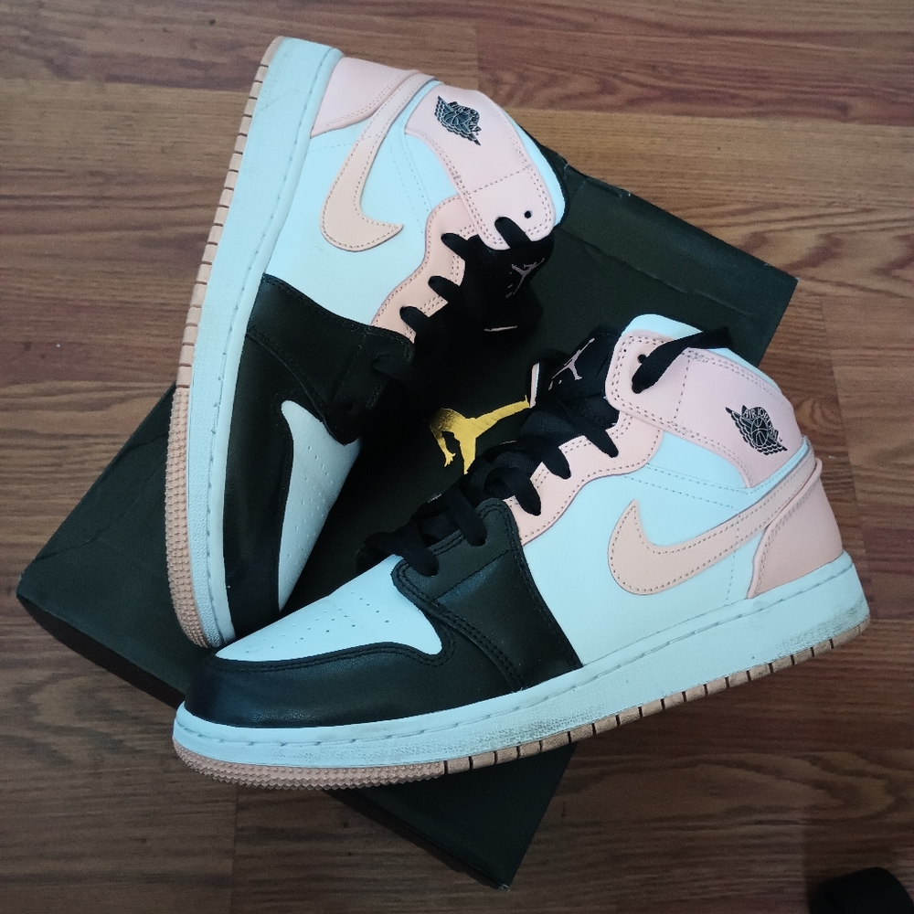 ❣️SOLD ❣️AIR JORDAN 1 MID GS